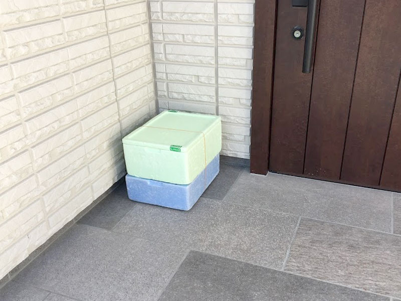 玄関先に置いておく「置き配」(専用ボックスなし)